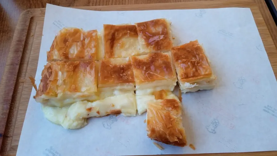 Tepsi su böreği